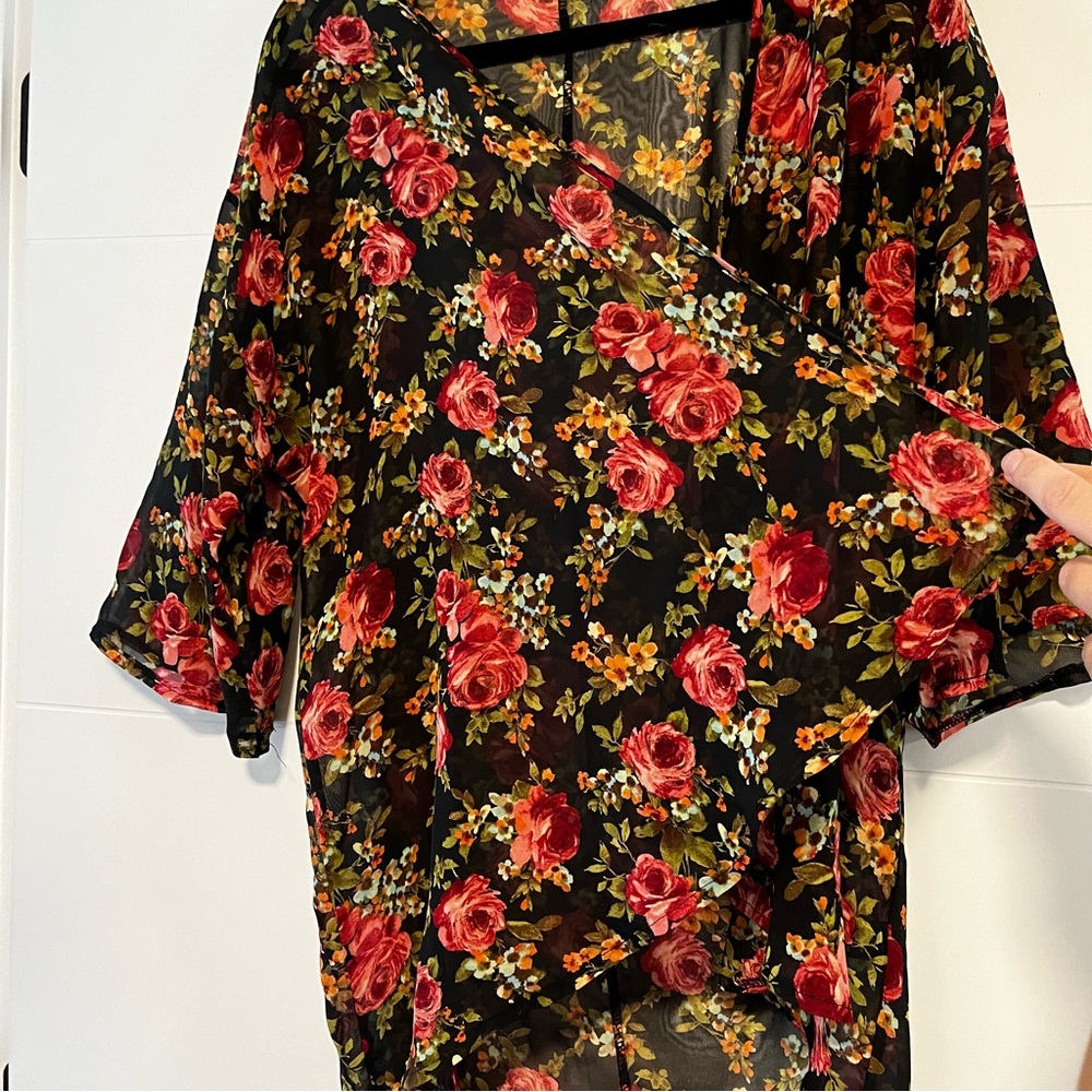 Iris | Rose Patterned Robe Cover Up - Picture 4 of 14